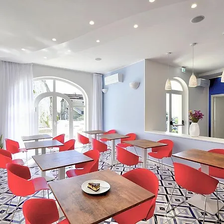 Sleeps 2 With Pool And Air Con * Pontone