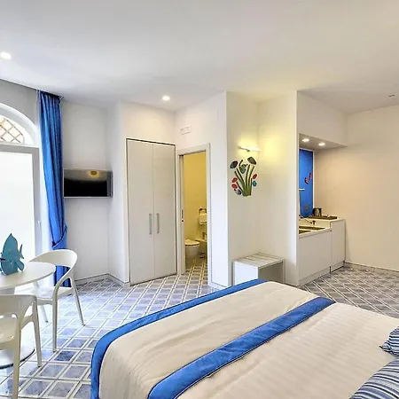 Apartment Sleeps 2 With Pool And Air Con *