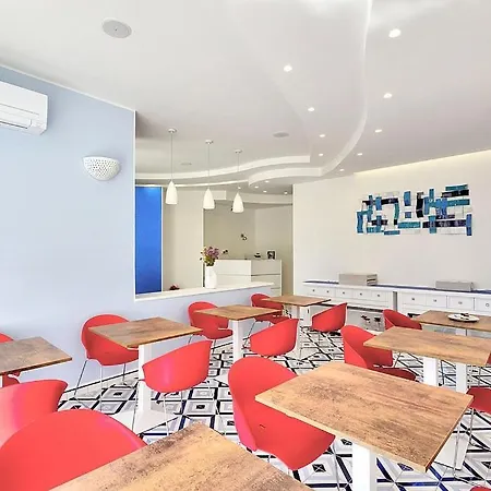 Sleeps 2 With Pool And Air Con Apartment *